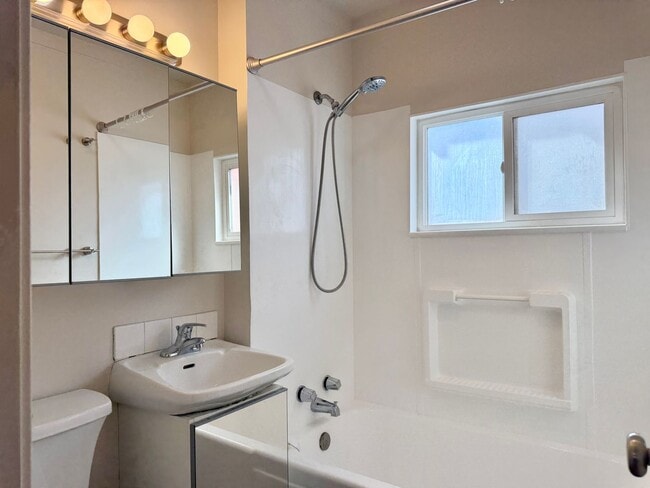 Building Photo - 729-731 W 100 S