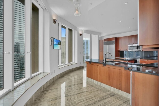 Building Photo - 901 Brickell Key Blvd