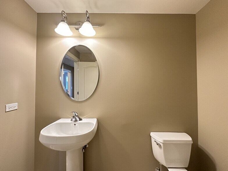 Building Photo - 2 Itasca Place