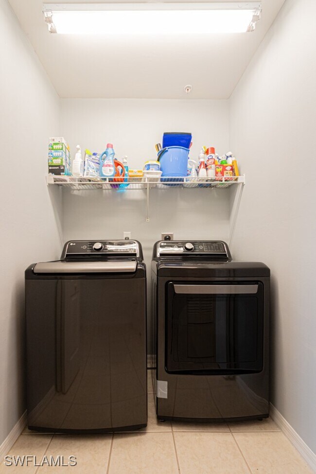 Building Photo - 3830 Sawgrass Way