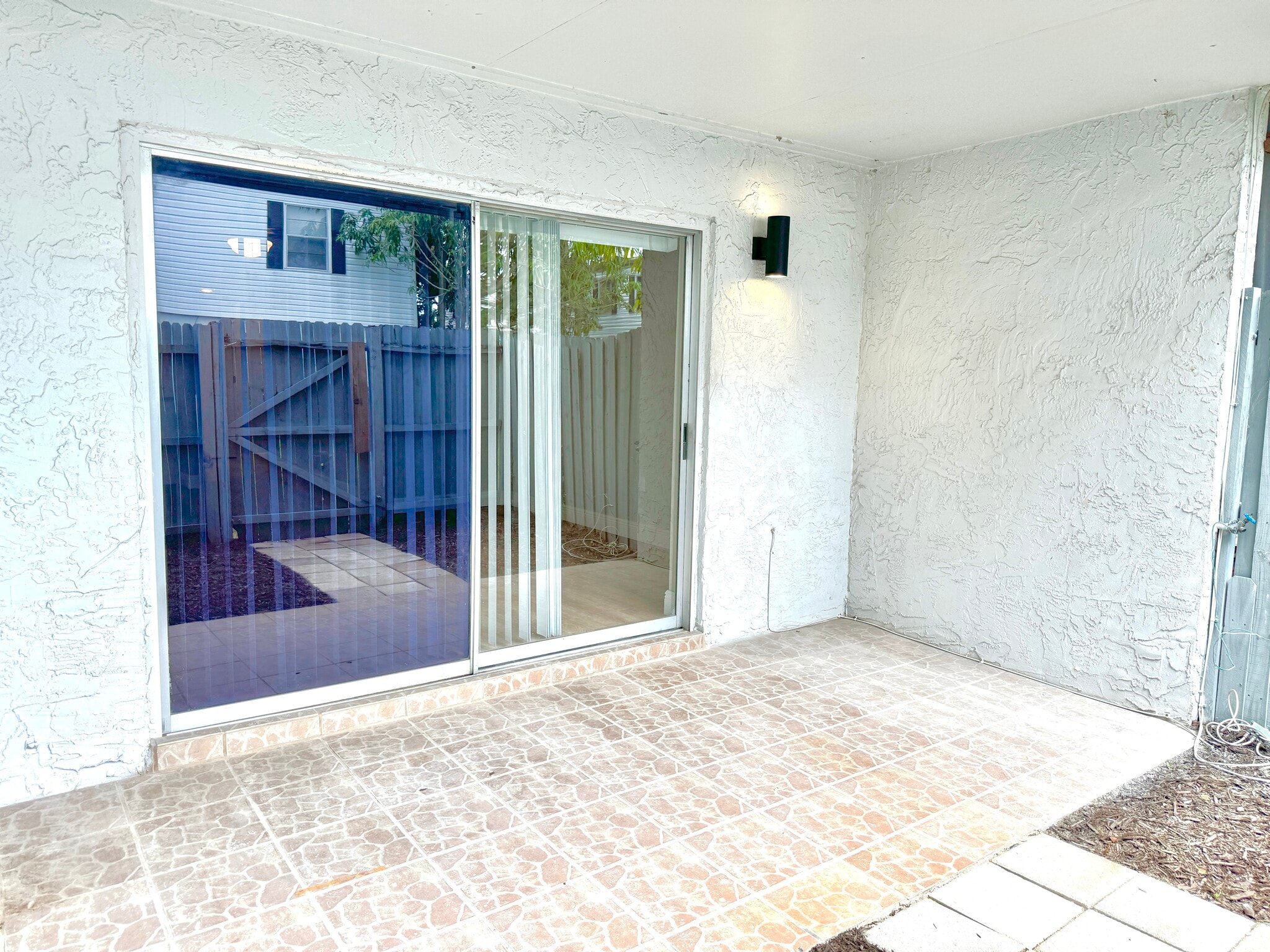 Building Photo - 6054 Amberly Ct