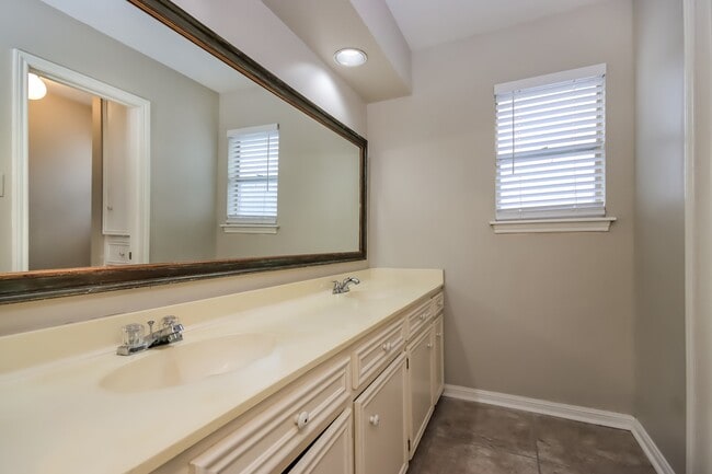Building Photo - 461 Stephen F Austin Dr