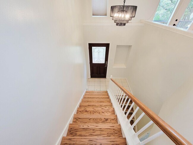 Building Photo - Beautiful Home with a Smart, Functional Fl...