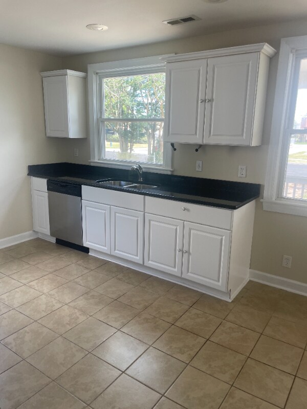 Building Photo - 3107 Scott St