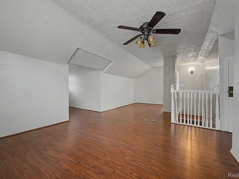 Building Photo - 4645 Rosalie St