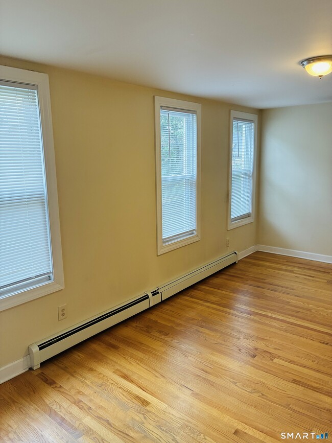 Building Photo - 633 Norwich Rd