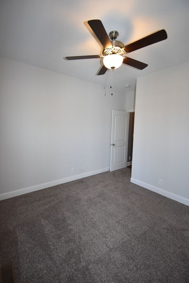 Building Photo - 1072 Fuji Ln