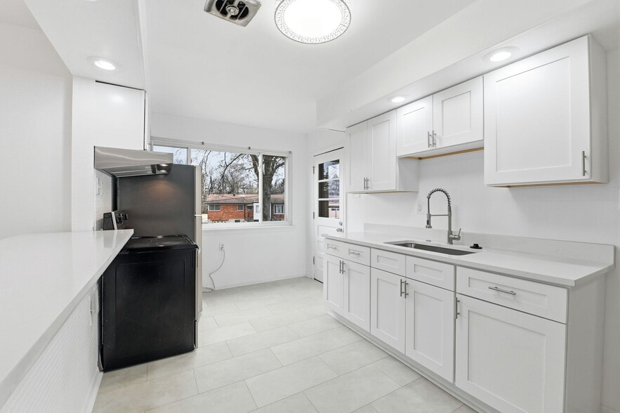 Building Photo - 1152 Burch Ln