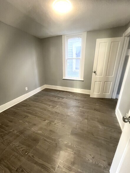 Building Photo - 417 W 17th St