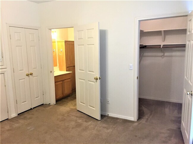 Building Photo - 1770 N Gregg Ave