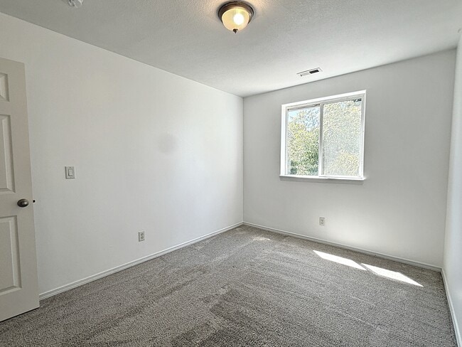 Building Photo - 8807 N Tyndall Ave
