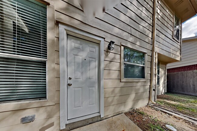 Building Photo - 9615 Winter Run Dr