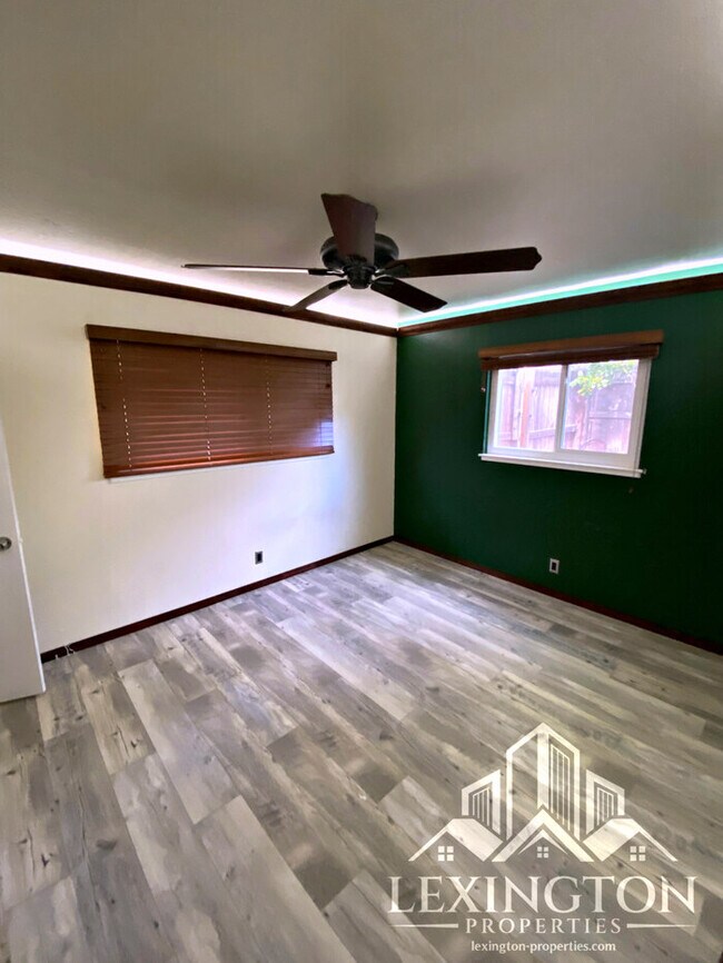 Building Photo - 5304 Ronnie St