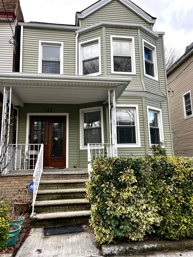 Building Photo - 135 Sherman Pl