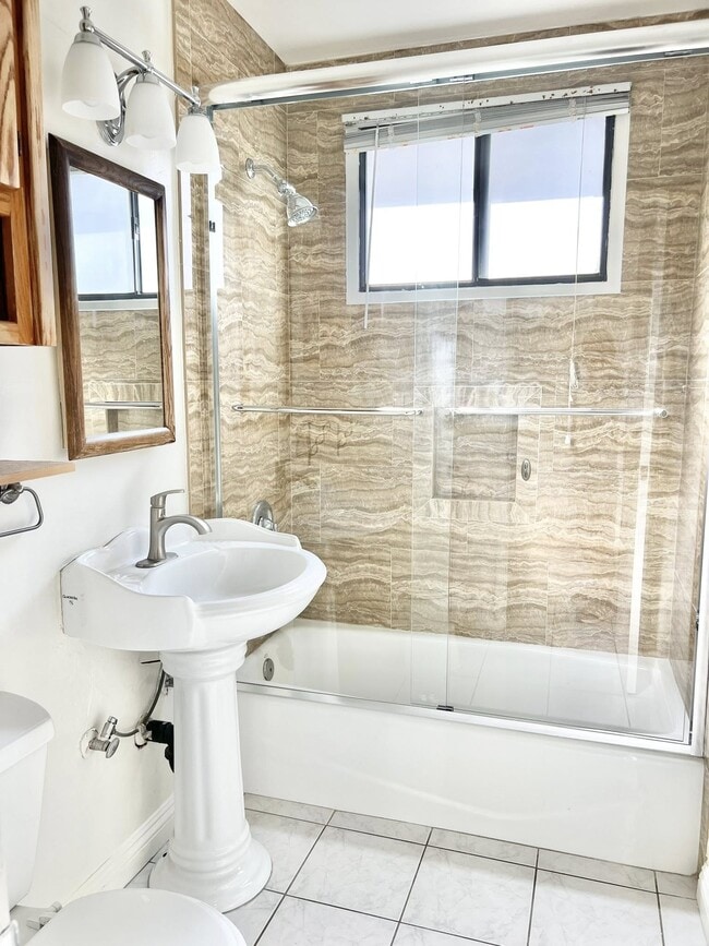 Building Photo - 2013 Plant Ave