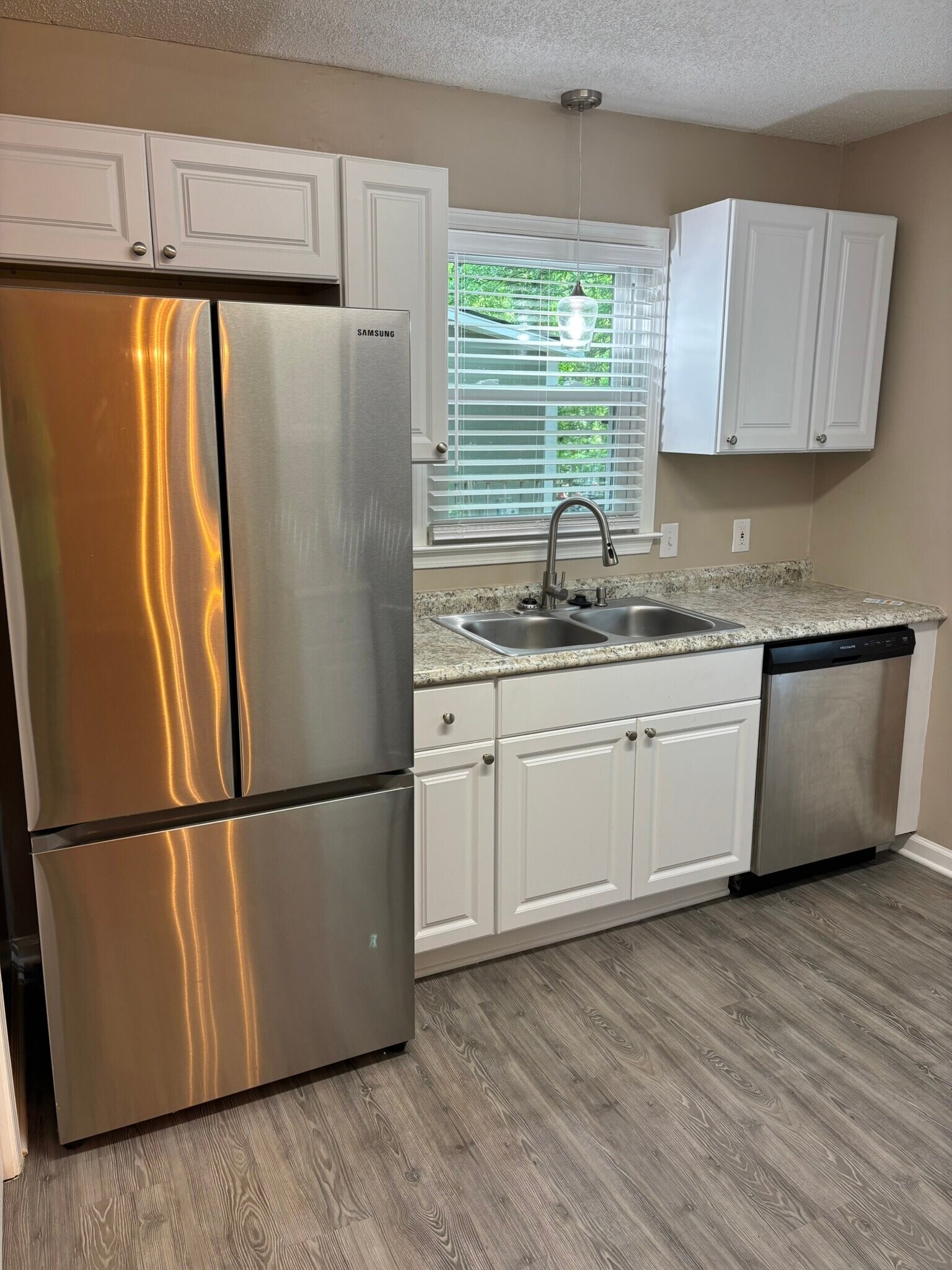 Building Photo - 548 Kenton Dr