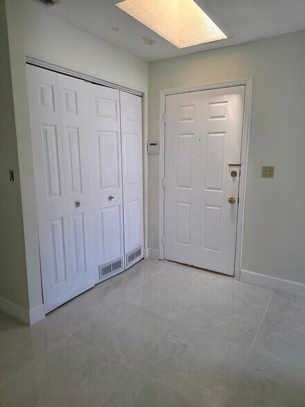 Building Photo - 1611 Cabot Ln