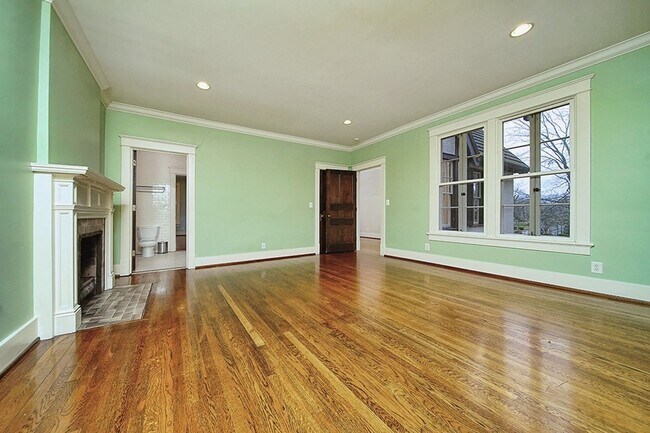 Building Photo - Stunning Tudor-style 4BR/3.5BA home in a prime, unbeatable location!