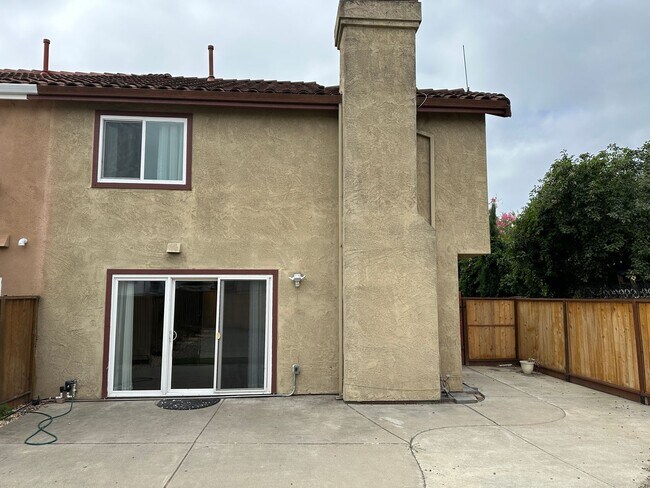 Building Photo - 930 Alexis Ct