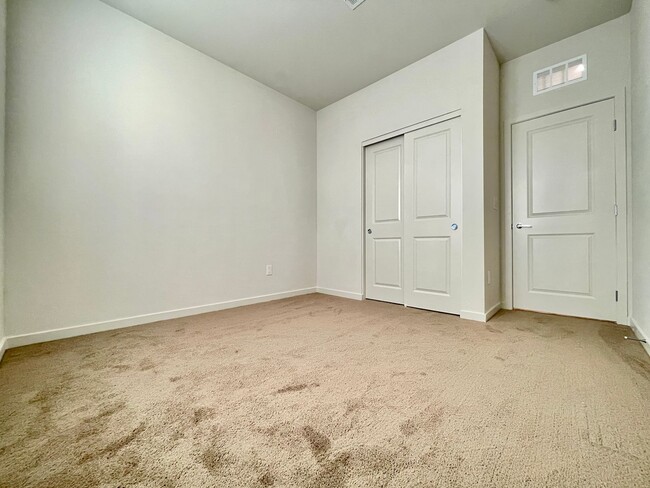 Building Photo - MOUNTAIN VIEWS, Gently lived in 4 bedroom 2.5 Bathrooms with Loft, home is a Must See!