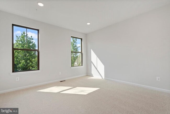 Building Photo - 6947 Gladebrook Rd
