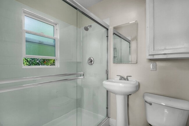 Building Photo - 204 S Guadalupe Ave