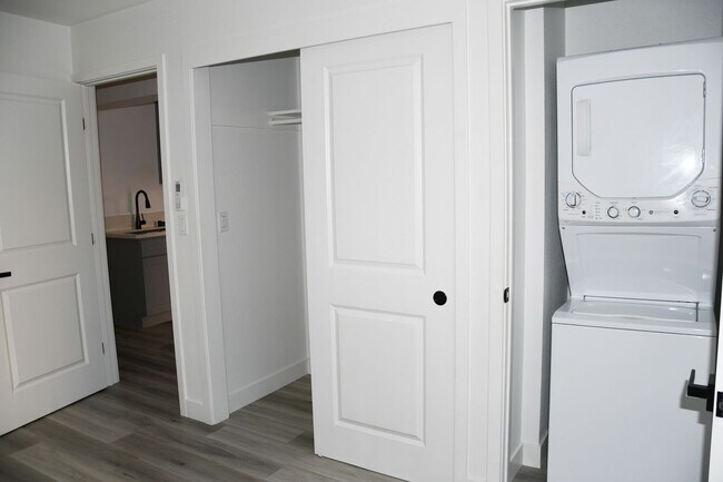 Building Photo - Valencia (994)