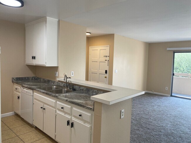 Building Photo - 2521 W Sunflower Ave