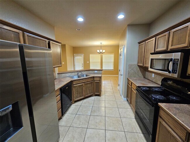 Building Photo - 2106 Red Fox Rd