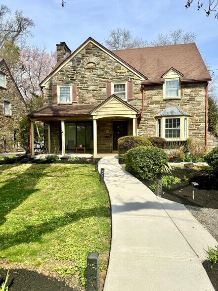 Building Photo - 611 Harvard Rd