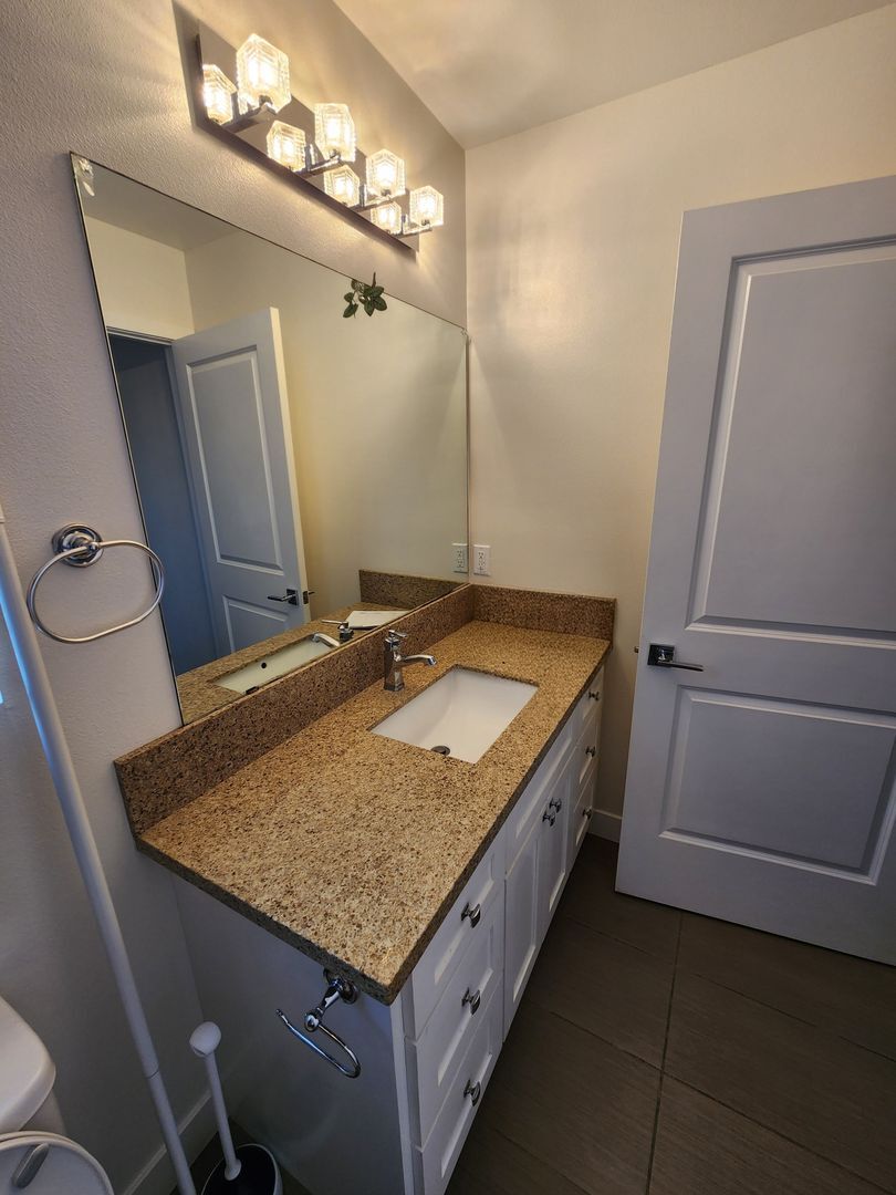 Building Photo - 1629 W Summit St