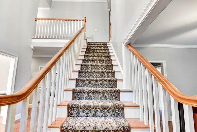 Building Photo - Large, beautiful home in Oconee!