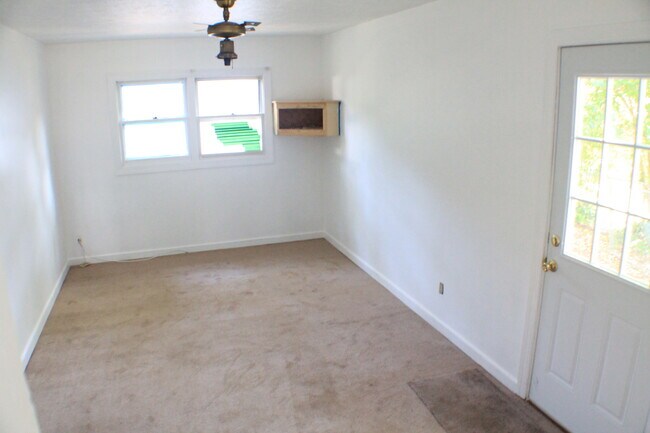 Building Photo - Adorable Home Off Skipwith