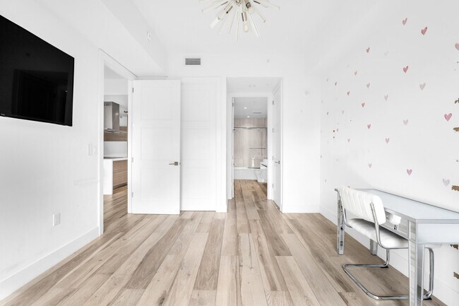 Building Photo - 155 E Boca Raton Rd