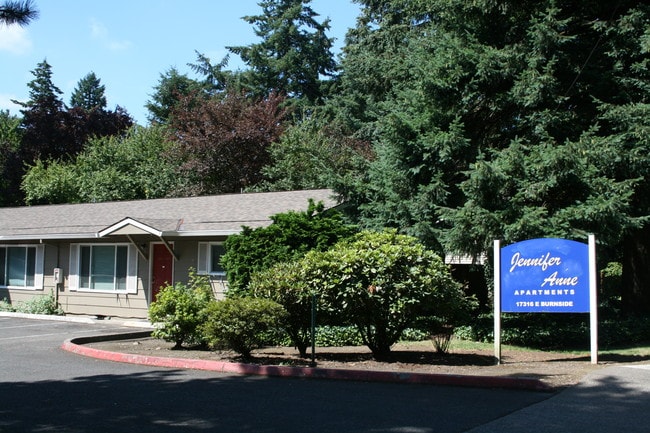 Building Photo - Jennifer Anne Apartments