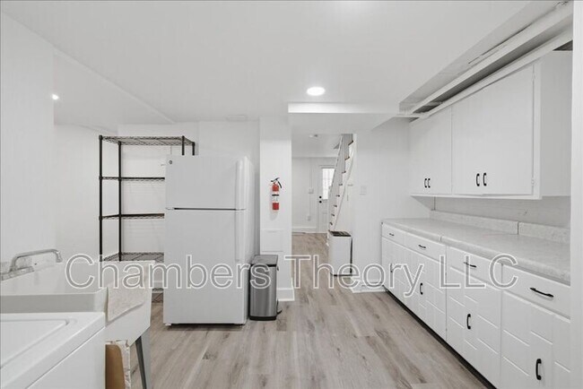 Building Photo - 2230 Observatory Pl NW