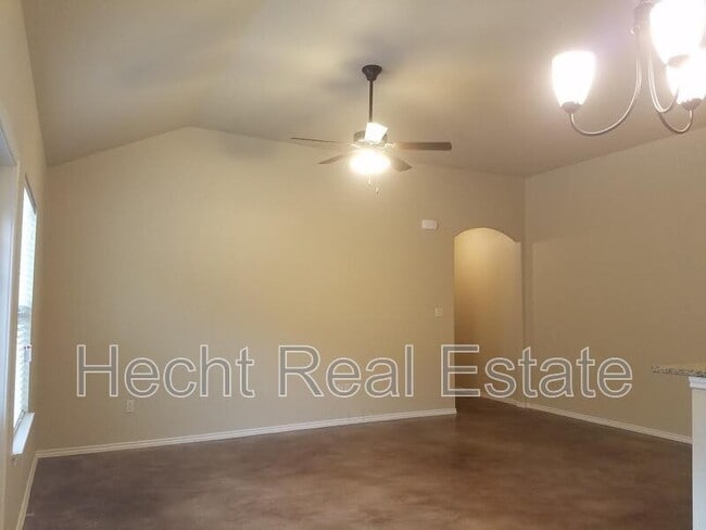 Building Photo - 211 Joanne Cv