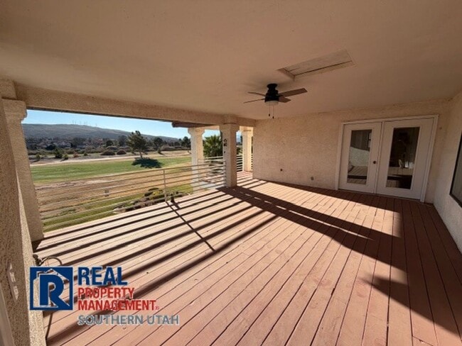 Building Photo - Golf Course Home