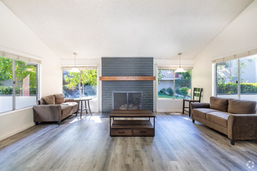 Recreation Room - Woodland House Apartments
