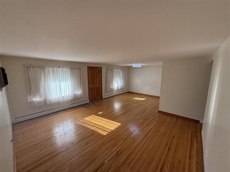 Building Photo - 421 Callodine Ave