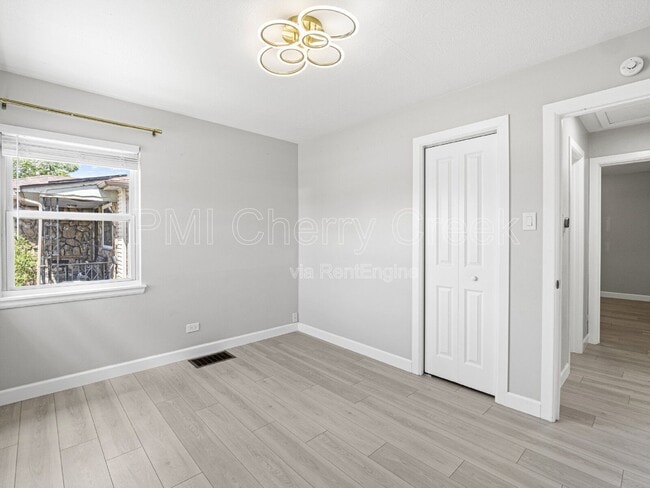 Building Photo - 550 Winona Ct