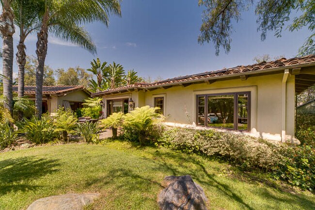 Building Photo - 16889 Camino Lago De Cristal