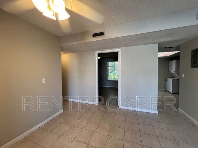 Building Photo - 6075 Village Cir