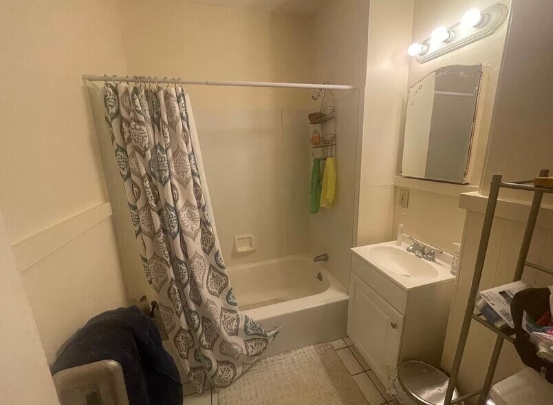 Building Photo - 10 Pinkham Rd