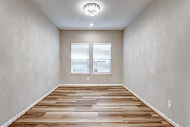 Building Photo - 2165 Woodland Pine Dr