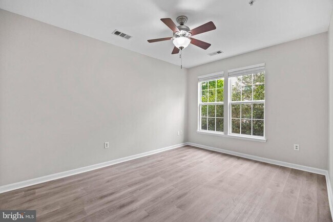 Building Photo - 801 S Greenbrier St