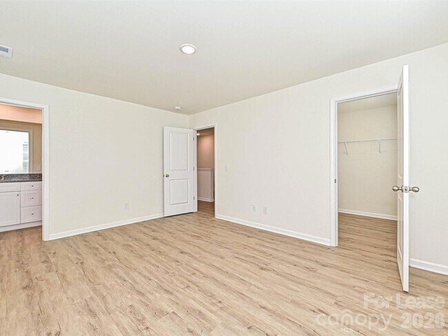 Building Photo - 1725 E Cloaninger Ave