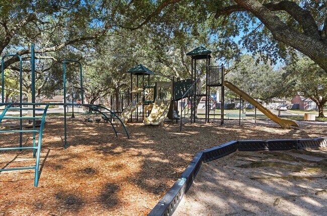 Building Photo - 16906 Scenic Lakes Way
