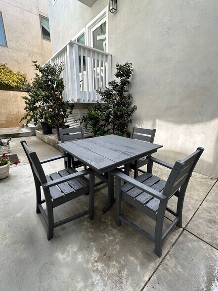 Building Photo - 221 36th Pl