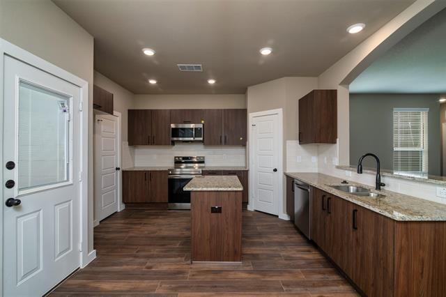 Building Photo - 600 Harvest Moon Dr